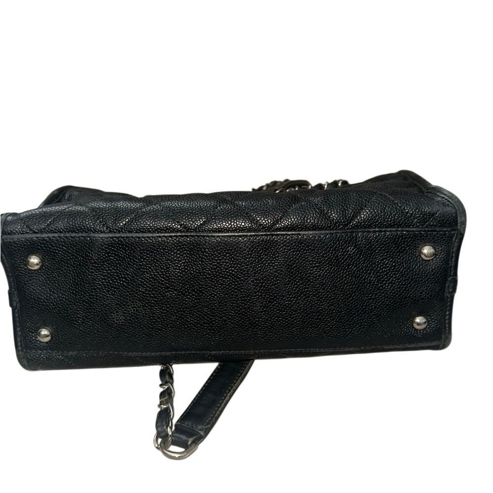 CHANEL Black Quilted Chain Shoulder Bag - Picture 7 of 14